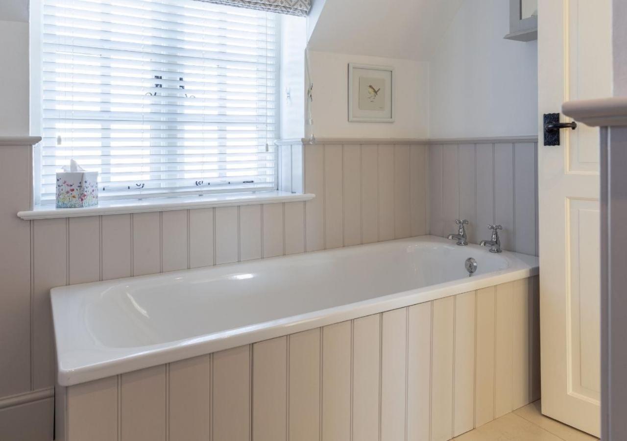 Jasmine Cottage - 2 Bedroom In Heart Of Bourton! Екстериор снимка