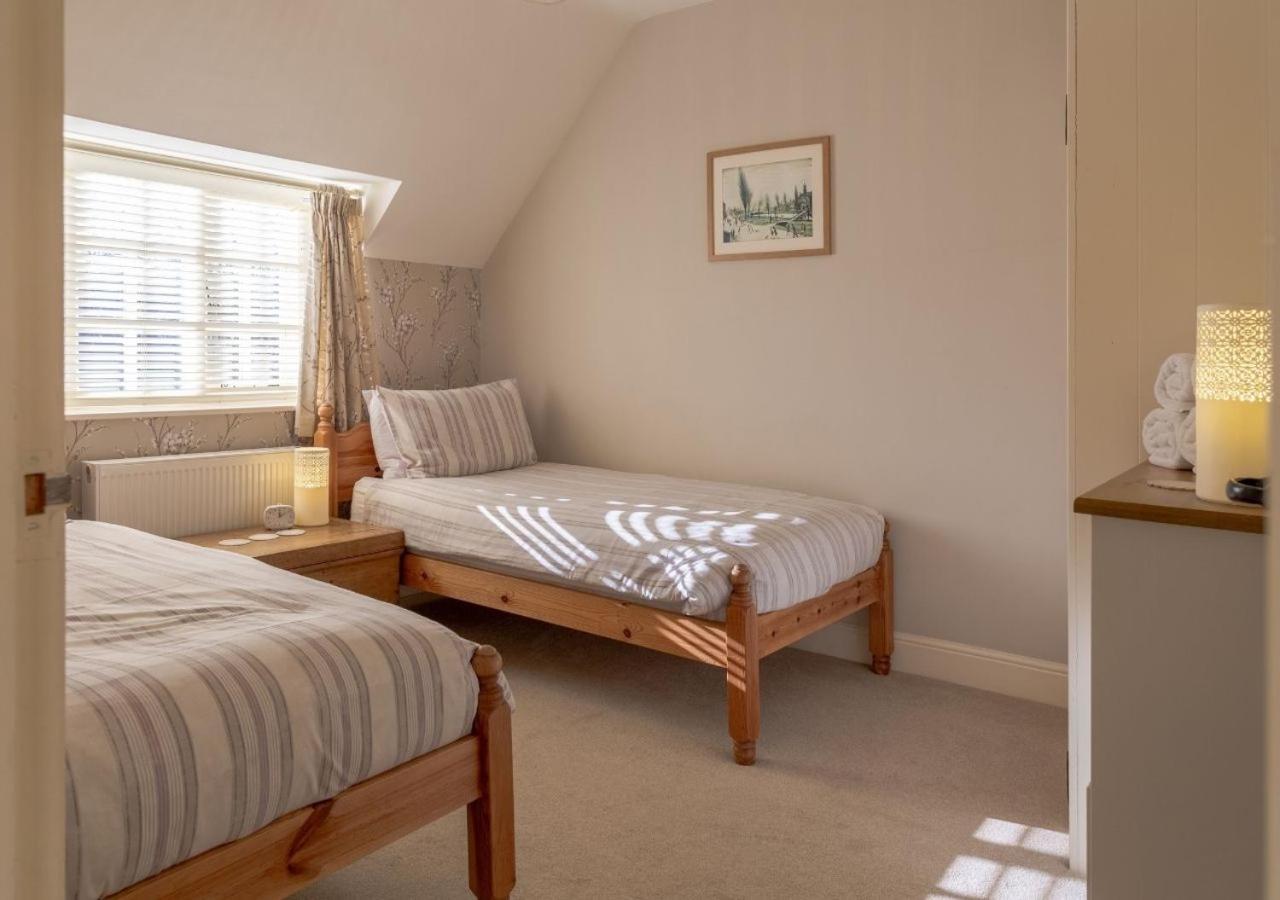 Jasmine Cottage - 2 Bedroom In Heart Of Bourton! Екстериор снимка