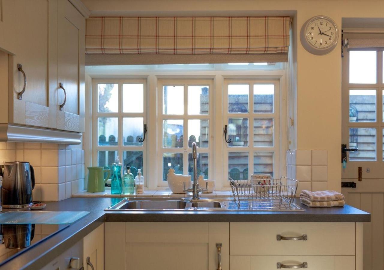 Jasmine Cottage - 2 Bedroom In Heart Of Bourton! Екстериор снимка