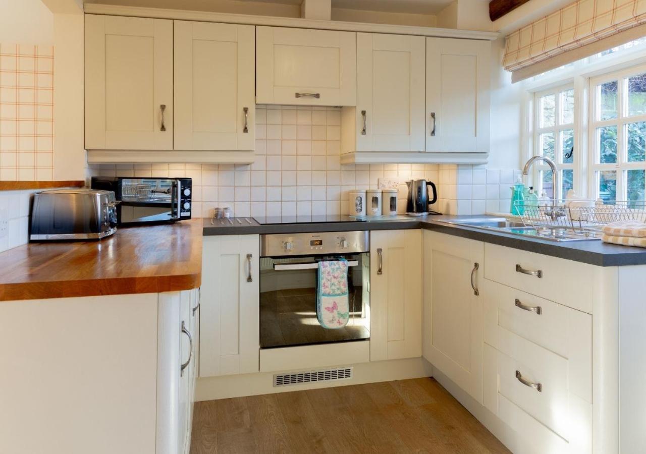 Jasmine Cottage - 2 Bedroom In Heart Of Bourton! Екстериор снимка