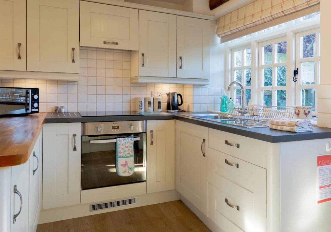 Jasmine Cottage - 2 Bedroom In Heart Of Bourton! Екстериор снимка